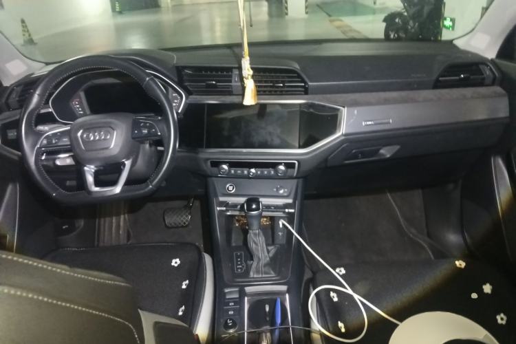 Used Audi Q3 2021 35 TFSI Fashion Dynamic Model Center Console