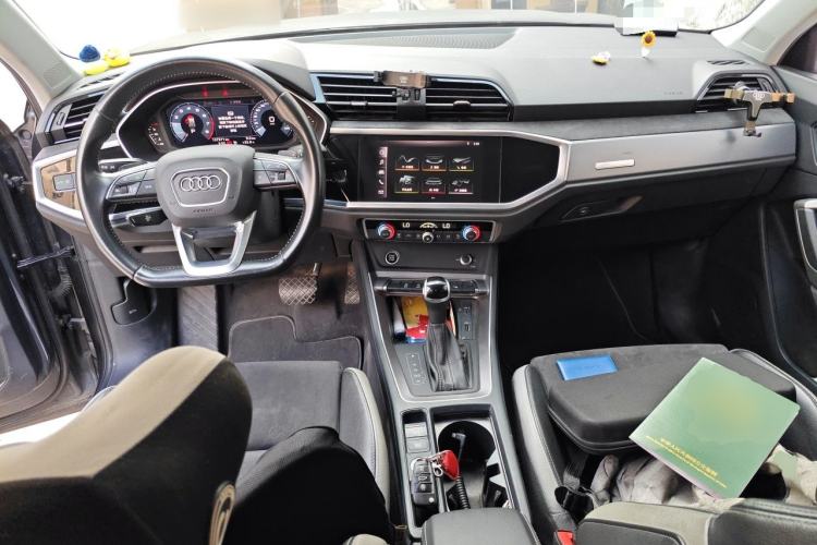 Used Audi Q3 2021 35 TFSI Fashion Dynamic Model Center Console