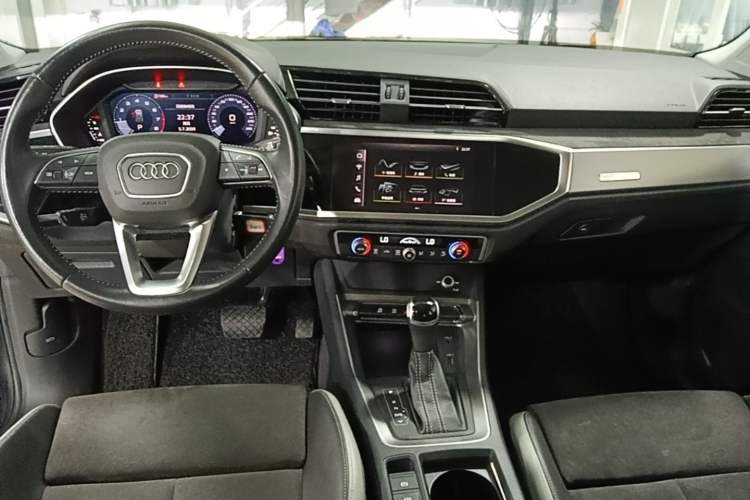 Used Audi Q3 2021 35 TFSI Progressive Dynamic Edition Center Console