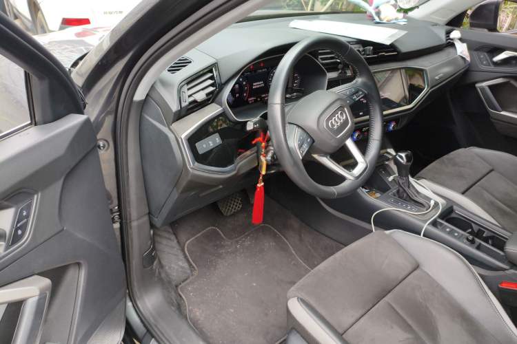 Used Audi Q3 2021 35 TFSI Progressive Dynamic Edition Driver Seat