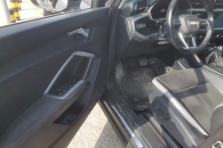 Used Audi Q3 2021 35 TFSI Progressive Dynamic Edition Driver Seat