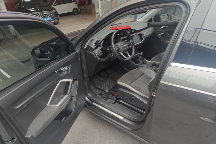 Used Audi Q3 2021 35 TFSI Progressive Dynamic Edition Driver Seat
