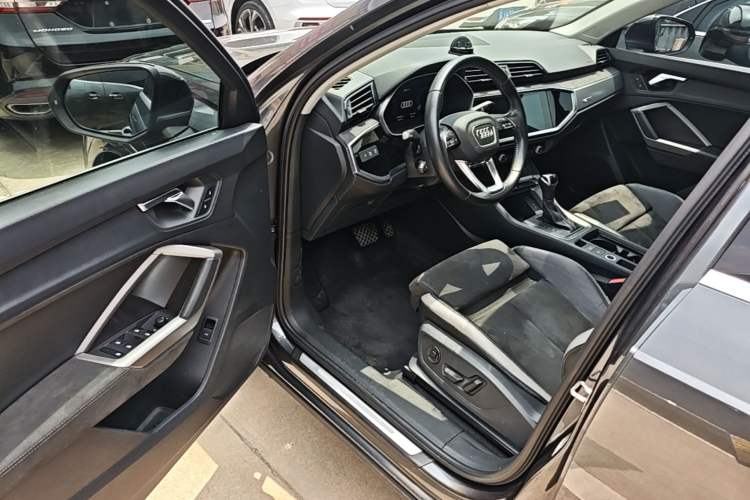 Used Audi Q3 2021 35 TFSI Progressive Dynamic Edition Driver Seat