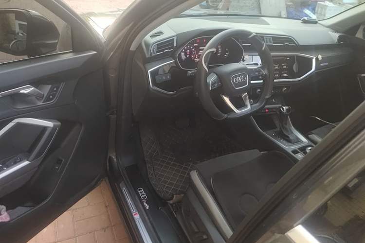 Used Audi Q3 2021 35 TFSI Enjoy Life Edition Driver Seat