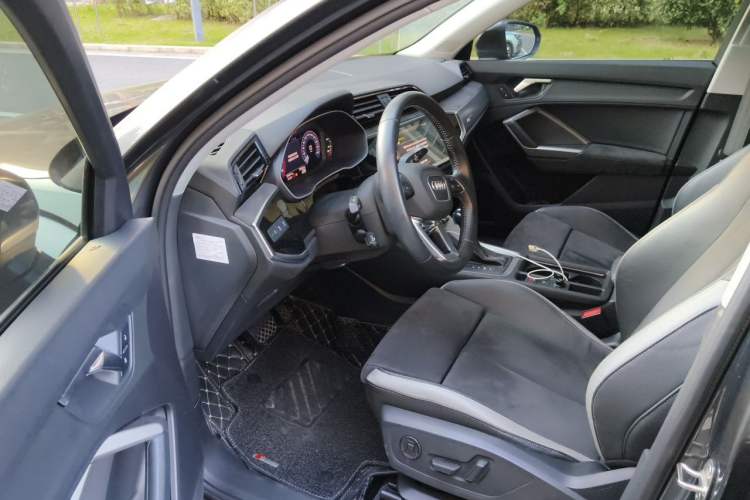 Used Audi Q3 2021 35 TFSI Progressive Dynamic Edition Driver Seat