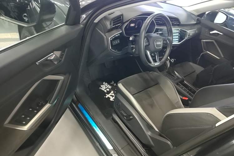 Used Audi Q3 2021 35 TFSI Progressive Dynamic Edition Driver Seat
