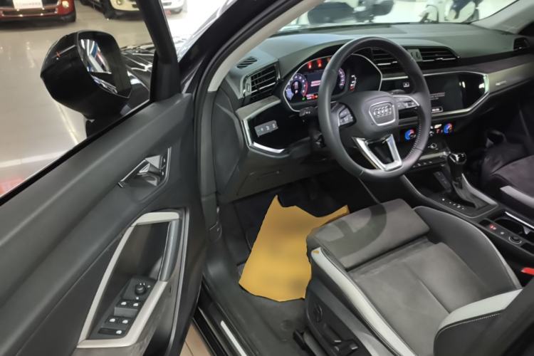 Used Audi Q3 2021 35 TFSI Progressive Dynamic Edition Driver Seat