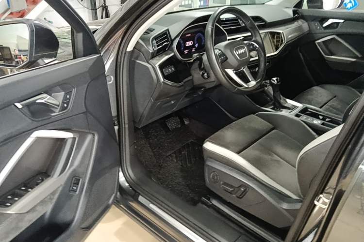 Used Audi Q3 2021 35 TFSI Progressive Dynamic Edition Driver Seat