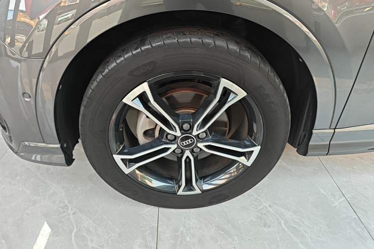 Used Audi Q3 2021 40 TFSI Fashion Dynamic Model Exterior 4