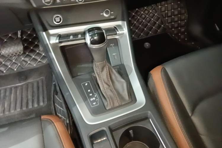 Used Audi Q3 2021 35 TFSI Fashionable and Elegant Model Gear Lever