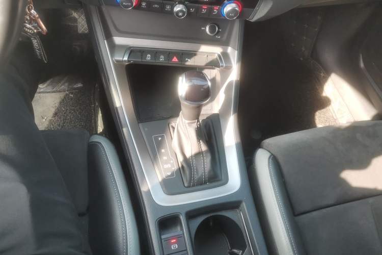 Used Audi Q3 2021 35 TFSI Progressive Dynamic Edition Gear Lever