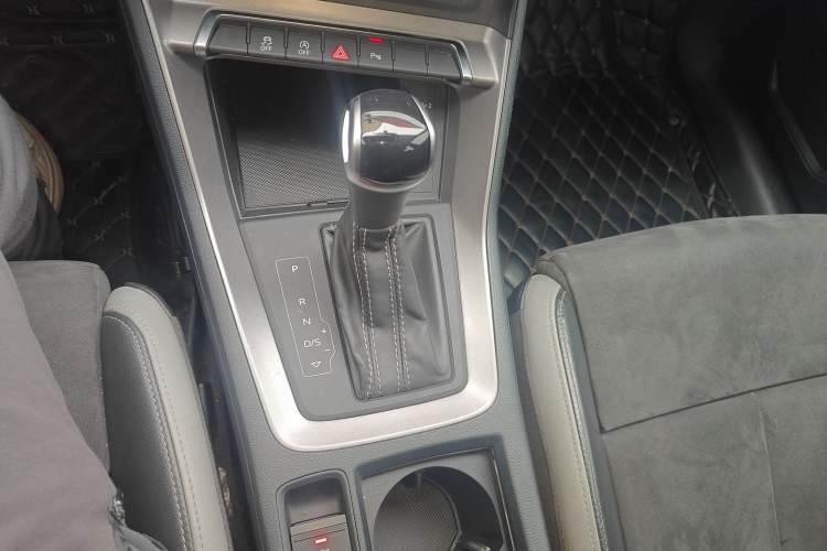 Used Audi Q3 2021 35 TFSI Progressive Dynamic Edition Gear Lever