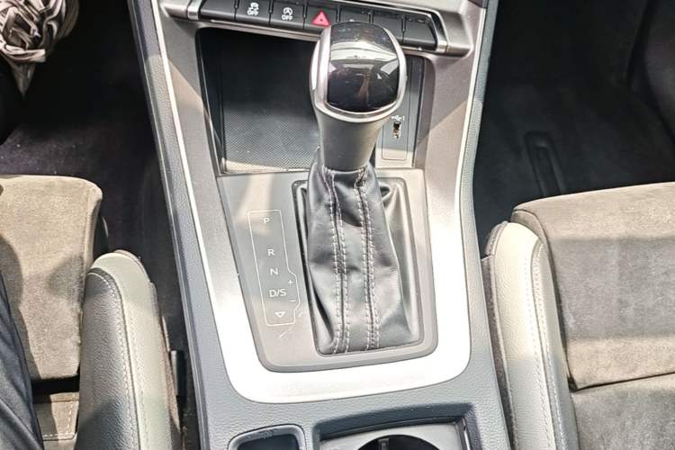 Used Audi Q3 2021 35 TFSI Progressive Dynamic Edition Gear Lever