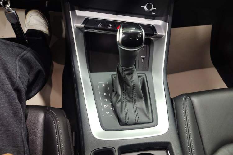 Used Audi Q3 2021 35 TFSI Advanced Style Edition Gear Lever