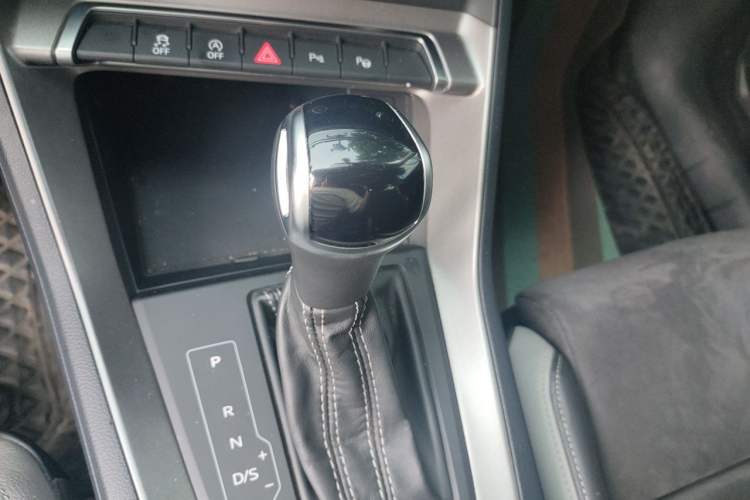 Used Audi Q3 2021 35 TFSI Fashion Dynamic Model Gear Lever