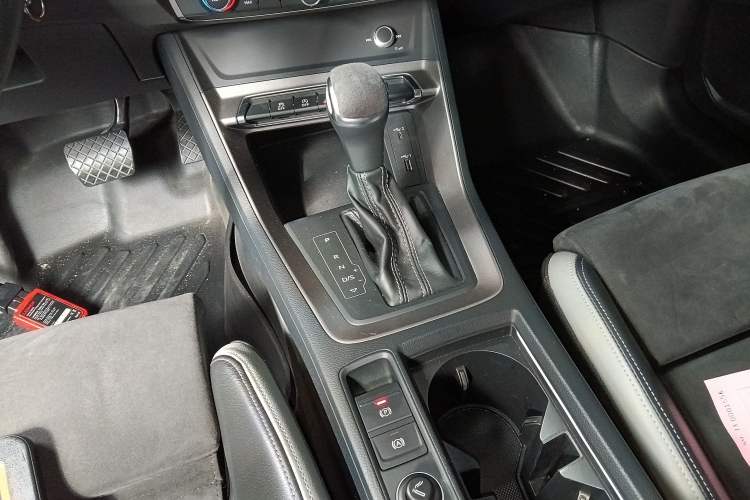 Used Audi Q3 2021 35 TFSI Progressive Dynamic Edition Gear Lever