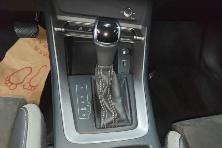 Used Audi Q3 2021 35 TFSI Progressive Dynamic Edition Gear Lever