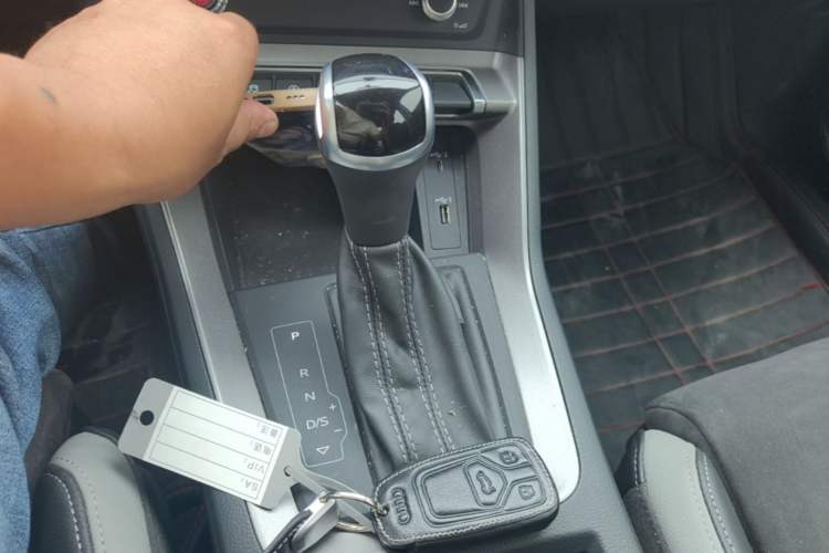 Used Audi Q3 2021 35 TFSI Progressive Dynamic Edition Gear Lever