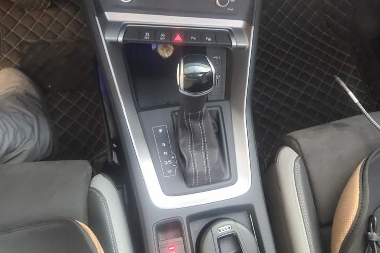 Used Audi Q3 2021 35 TFSI Enjoy Life Edition Gear Lever