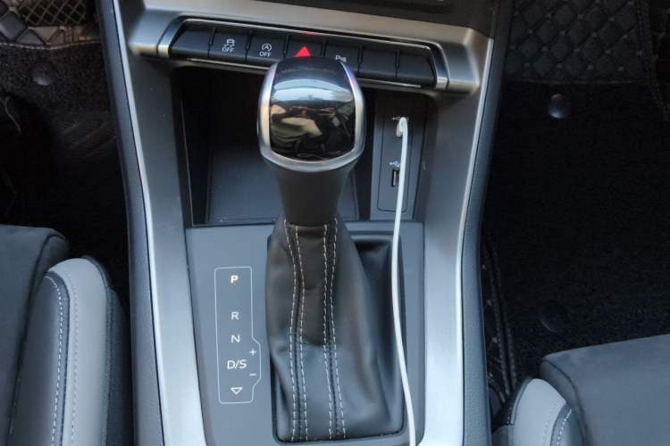 Used Audi Q3 2021 35 TFSI Progressive Dynamic Edition Gear Lever