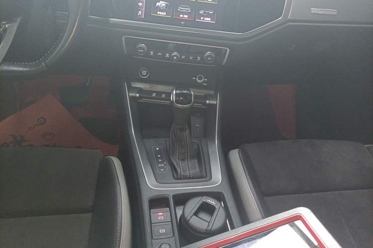 Used Audi Q3 2021 35 TFSI Fashion Dynamic Model Gear Lever
