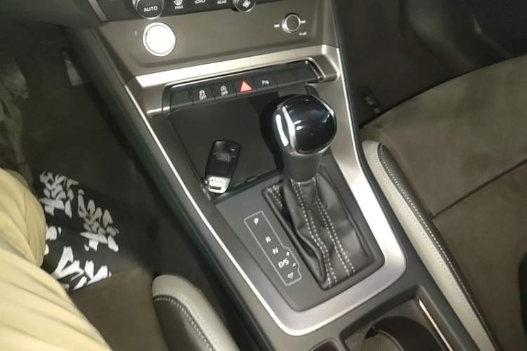 Used Audi Q3 2021 35 TFSI Progressive Dynamic Edition Gear Lever