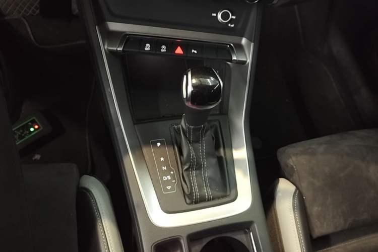Used Audi Q3 2021 35 TFSI Progressive Dynamic Edition Gear Lever