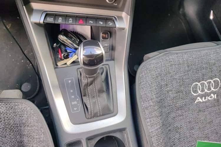 Used Audi Q3 2021 45 TFSI quattro Fashion Dynamic Model Gear Lever
