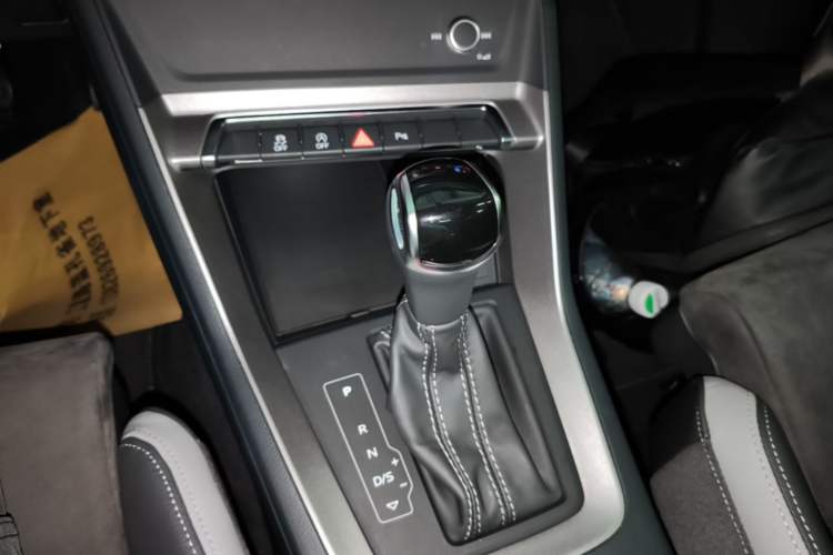 Used Audi Q3 2021 35 TFSI Progressive Dynamic Edition Gear Lever