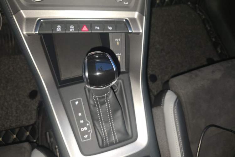 Used Audi Q3 2021 35 TFSI Fashion Dynamic Model Gear Lever