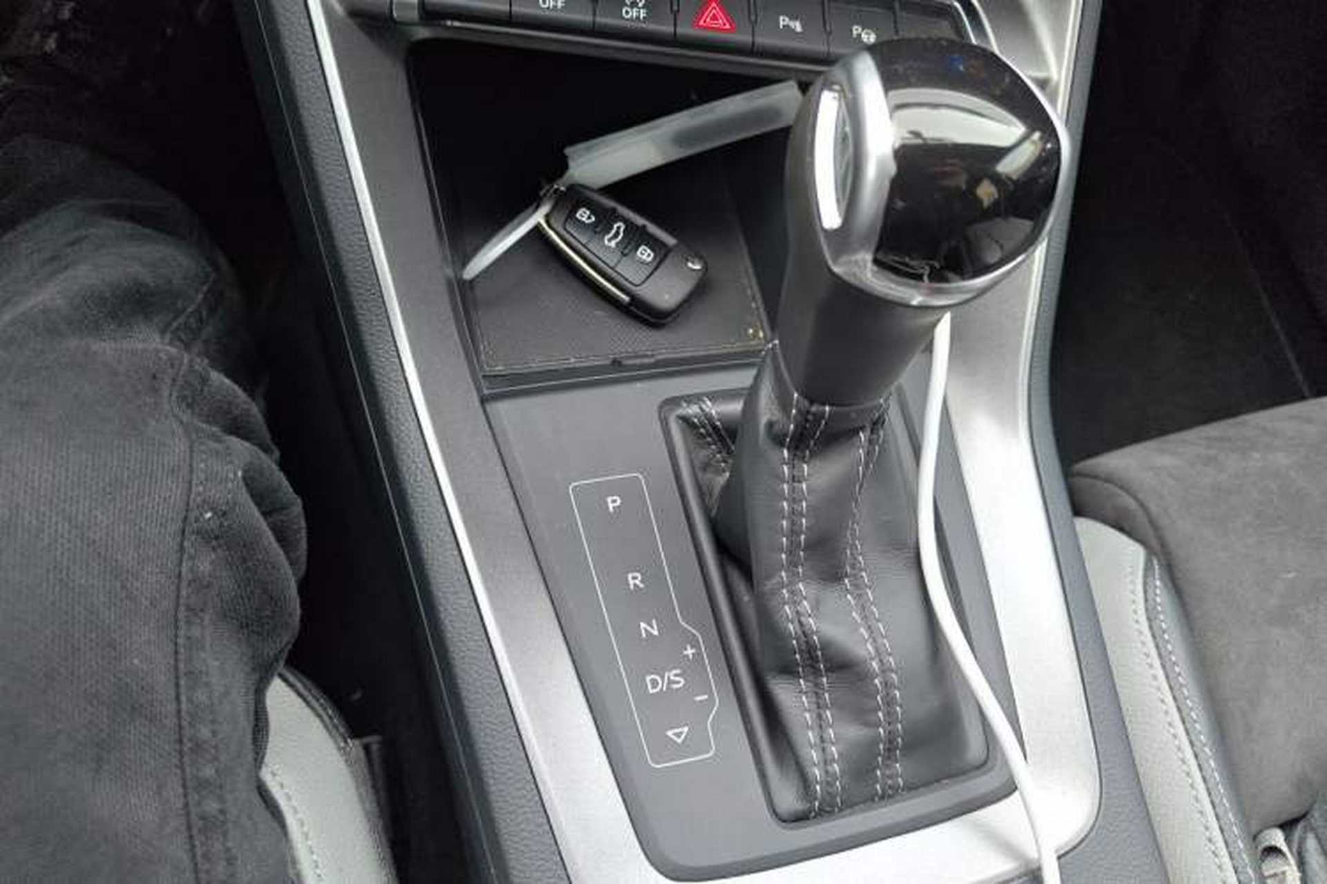 Used Audi Q3 2021 35 TFSI Fashion Dynamic Model Gear Lever
