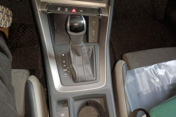 Used Audi Q3 2021 35 TFSI Progressive Dynamic Edition Gear Lever