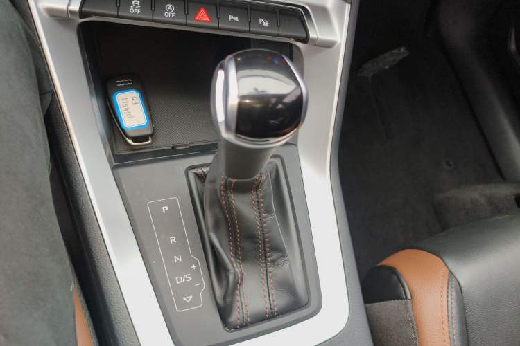 Used Audi Q3 2021 35 TFSI Fashionable and Elegant Model Gear Lever