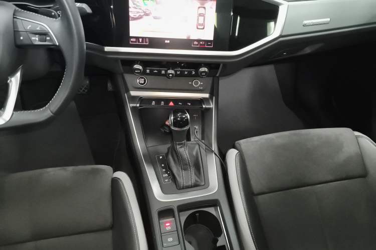 Used Audi Q3 2021 35 TFSI Fashion Dynamic Model Gear Lever