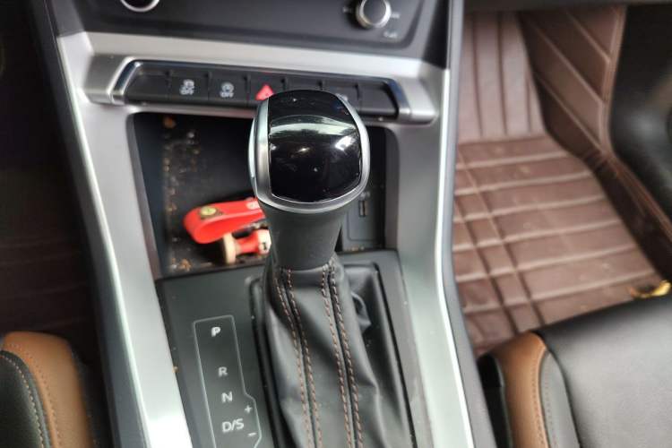 Used Audi Q3 2021 35 TFSI Fashionable and Elegant Model Gear Lever