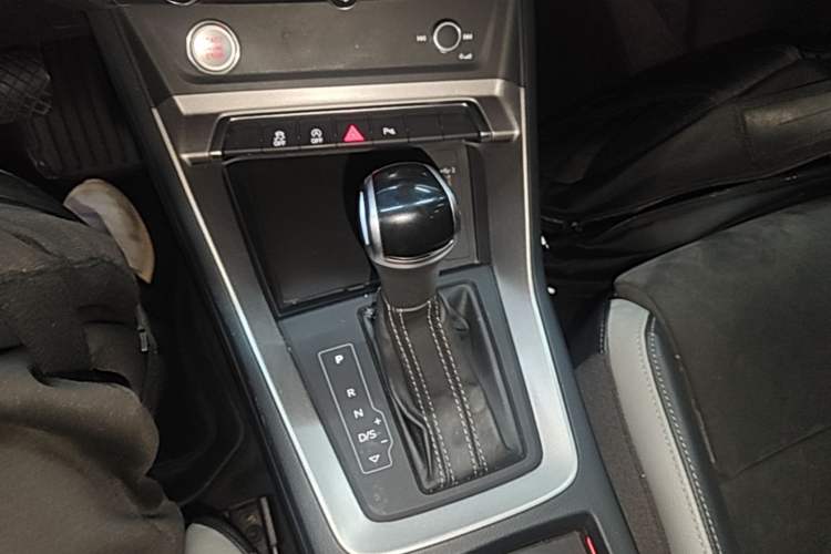 Used Audi Q3 2021 35 TFSI Progressive Dynamic Edition Gear Lever