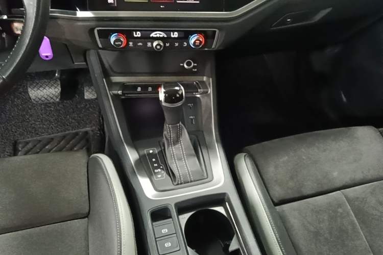 Used Audi Q3 2021 35 TFSI Progressive Dynamic Edition Gear Lever