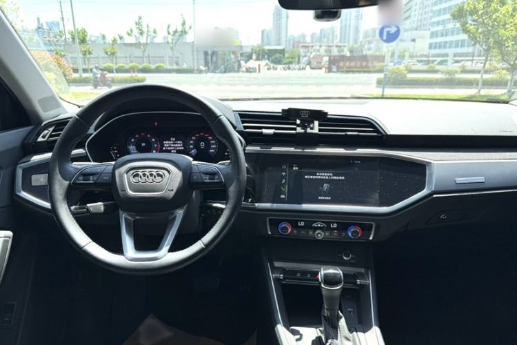 Used Audi Q3 2021 35 TFSI Progressive Dynamic Edition Interior 1