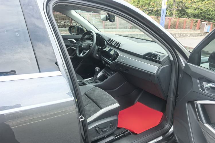 Used Audi Q3 2021 35 TFSI Progressive Dynamic Edition Interior 10