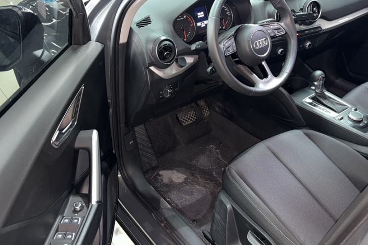 Used Audi Q3 2021 35 TFSI Progressive Dynamic Edition Interior 4