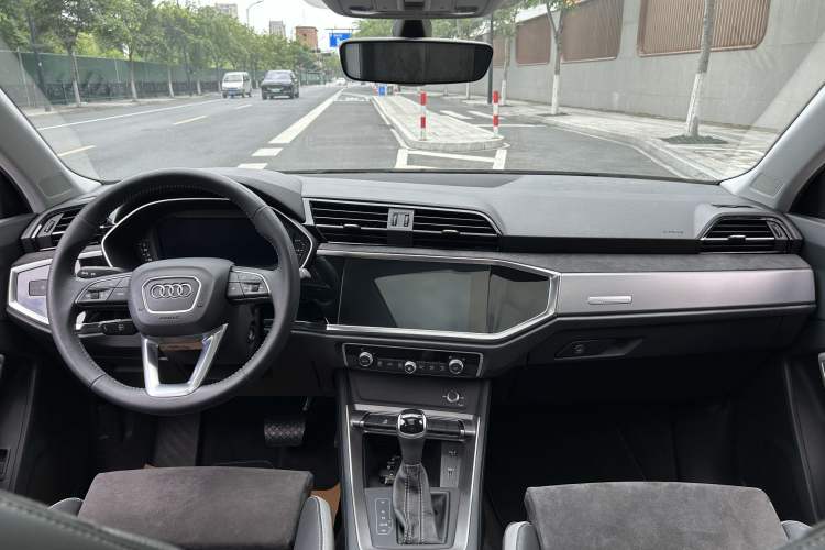 Used Audi Q3 2021 35 TFSI Progressive Dynamic Edition Interior 4