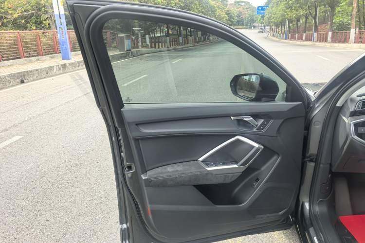 Used Audi Q3 2021 35 TFSI Progressive Dynamic Edition Interior 7
