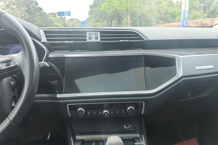Used Audi Q3 2021 35 TFSI Progressive Dynamic Edition Interior 8