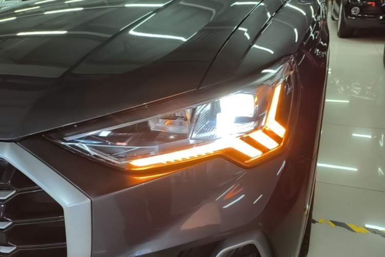 Used Audi Q3 2021 35 TFSI Progressive Dynamic Edition Left Front Headlight