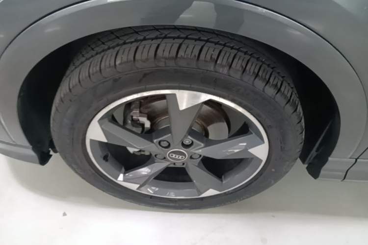 Used Audi Q3 2021 35 TFSI Fashion Dynamic Model Left Front Wheel Hub