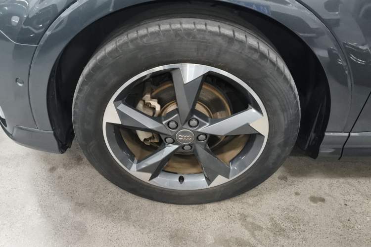 Used Audi Q3 2021 35 TFSI Fashion Dynamic Model Left Front Wheel Hub