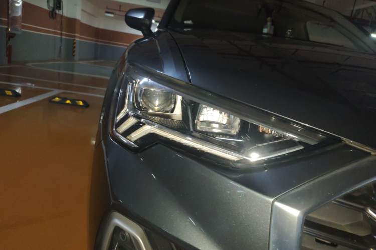 Used Audi Q3 2021 35 TFSI Fashion Dynamic Model Right Front Headlight