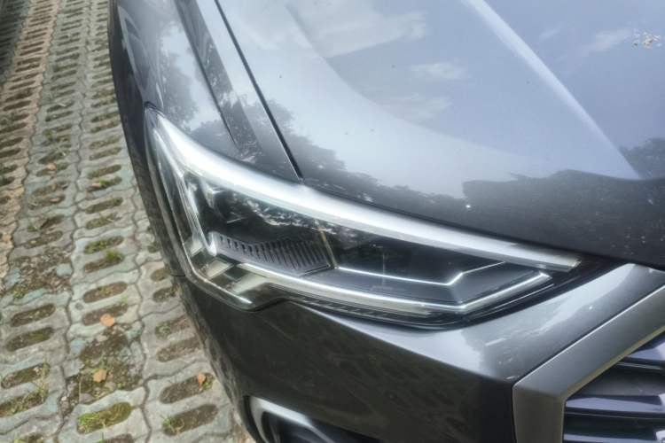 Used Audi Q3 2021 35 TFSI Fashion Dynamic Model Right Front Headlight