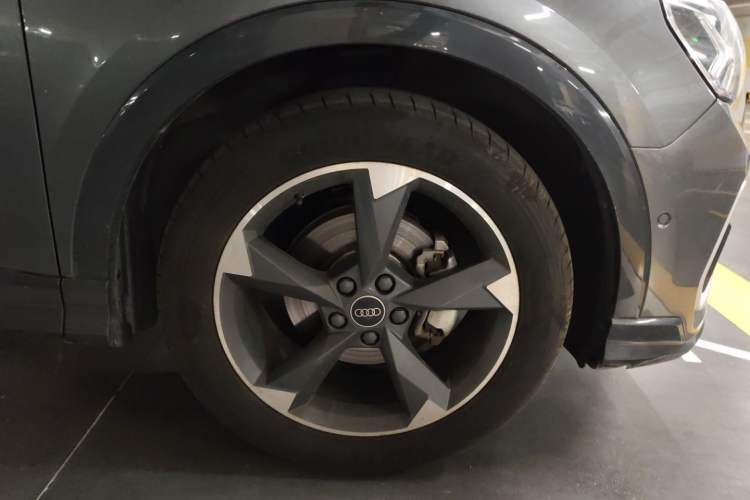 Used Audi Q3 2021 35 TFSI Fashion Dynamic Model Right Front Wheel Hub