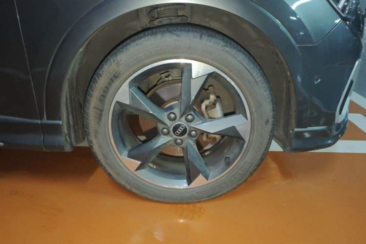 Used Audi Q3 2021 35 TFSI Fashion Dynamic Model Right Front Wheel Hub